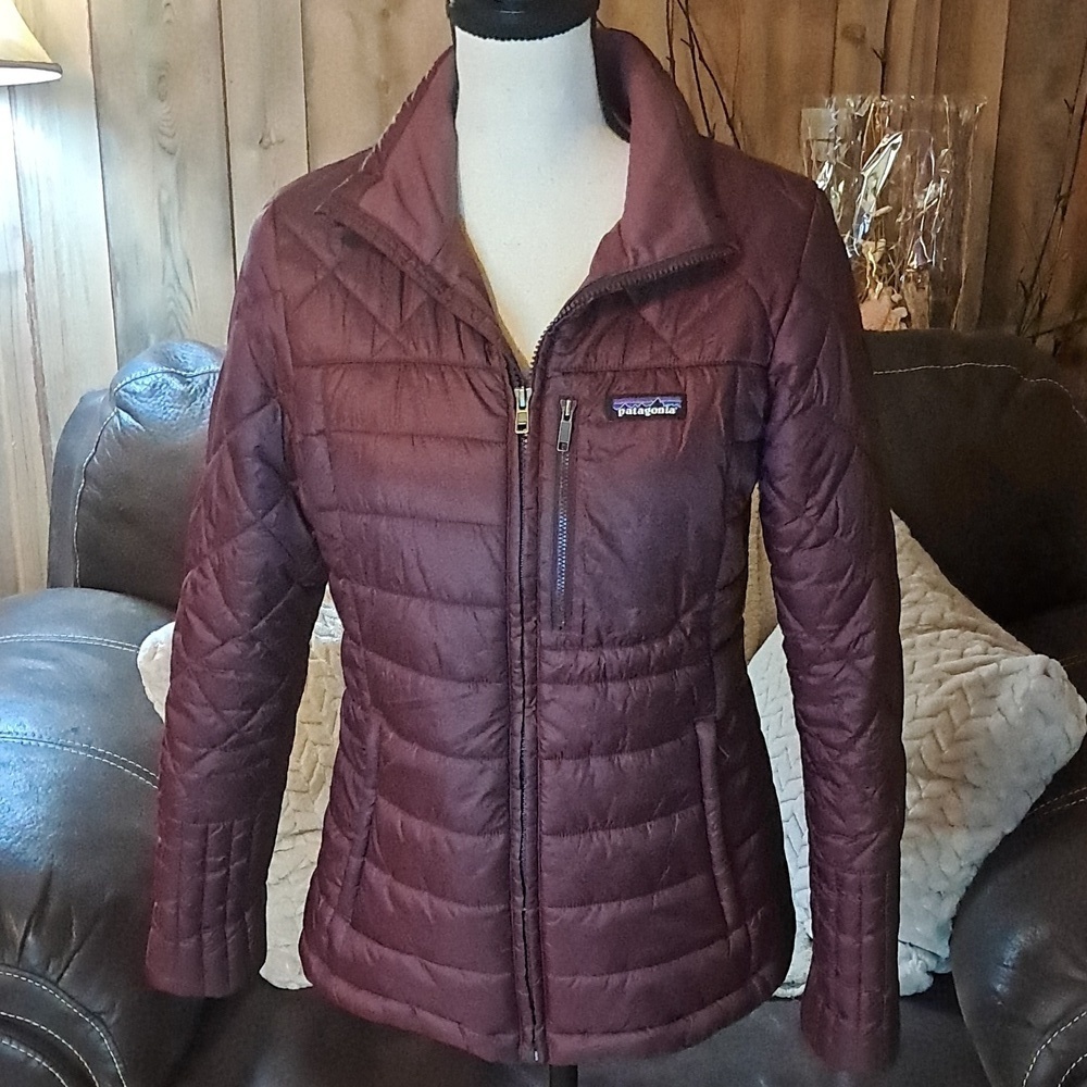 Patagonia Insulated Women's Burgundy Nano Puffer Hood Jacket Coat Hiking Cabin